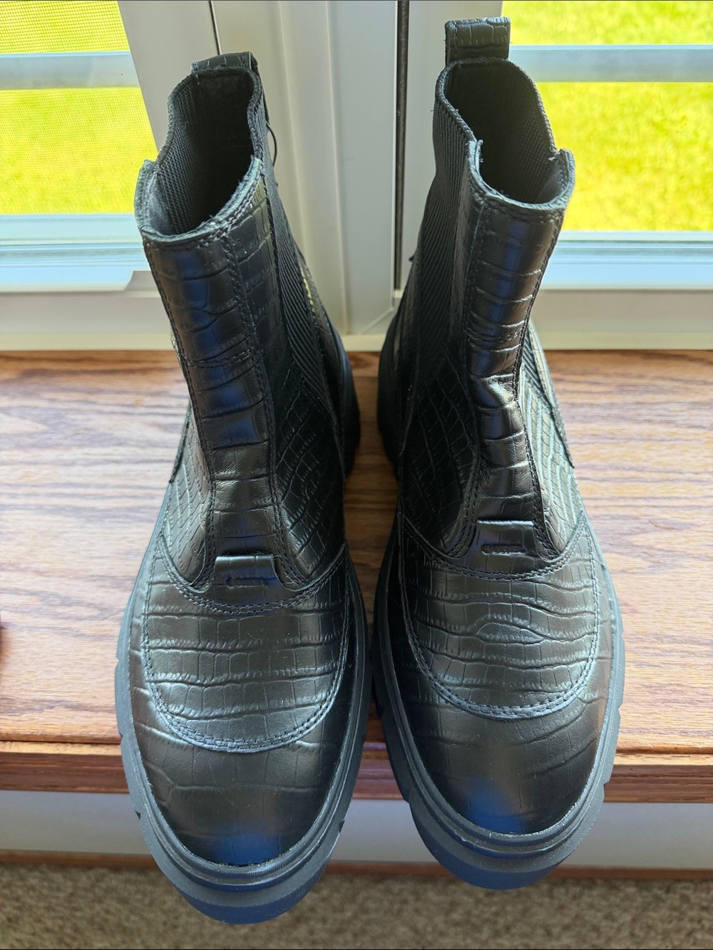 Sorel Black Croc-Embossed Chukka Boots